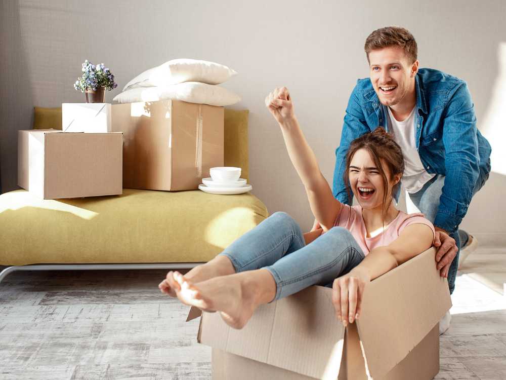 couple enjoying the box packages