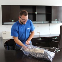 mover bubble wrapping items